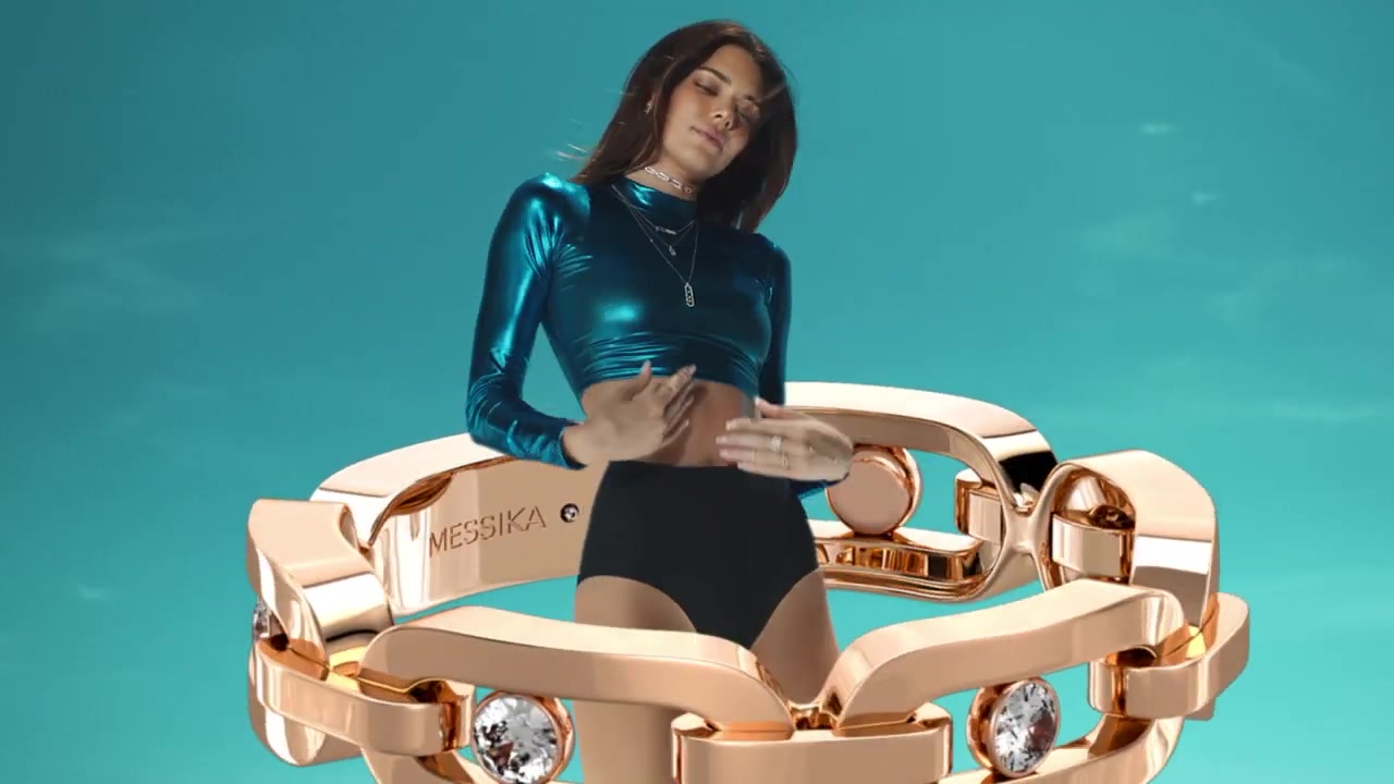 Kendall_Jenner_shines_as_the_new_face_of_Messika_campaign_hmnHs4blGUU_275.jpg