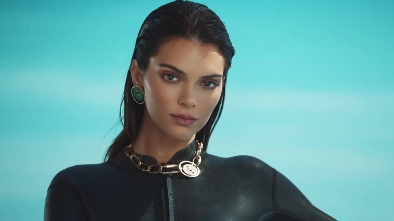 Kendall_Jenner_shines_as_the_new_face_of_Messika_campaign_hmnHs4blGUU_400.jpg