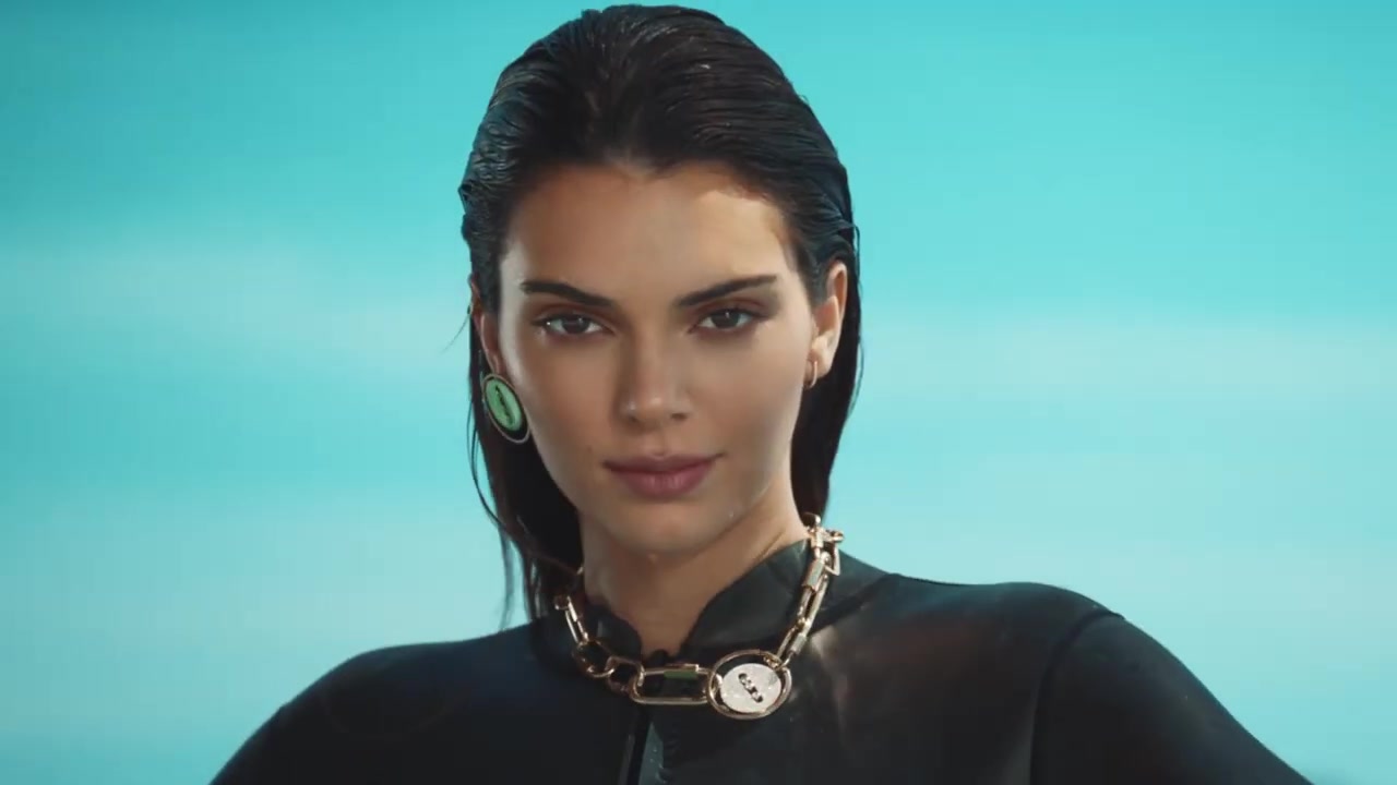 Kendall_Jenner_shines_as_the_new_face_of_Messika_campaign_hmnHs4blGUU_450.jpg