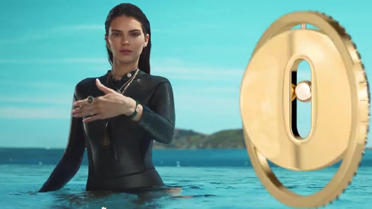 Kendall_Jenner_shines_as_the_new_face_of_Messika_campaign_hmnHs4blGUU_496.jpg