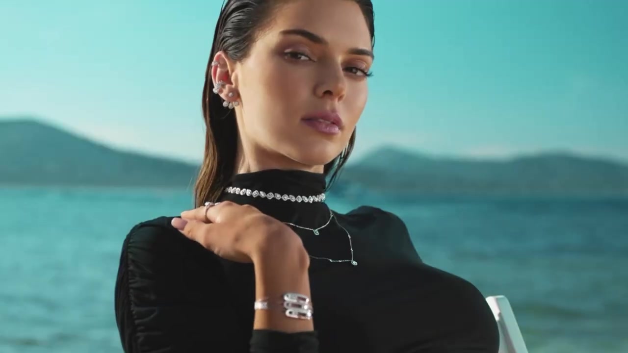 Kendall_Jenner_shines_as_the_new_face_of_Messika_campaign_hmnHs4blGUU_715.jpg