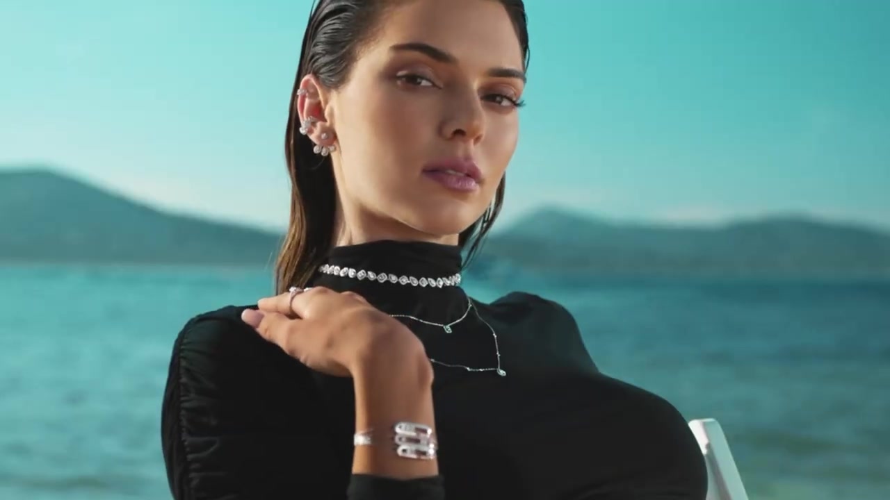 Kendall_Jenner_shines_as_the_new_face_of_Messika_campaign_hmnHs4blGUU_725.jpg