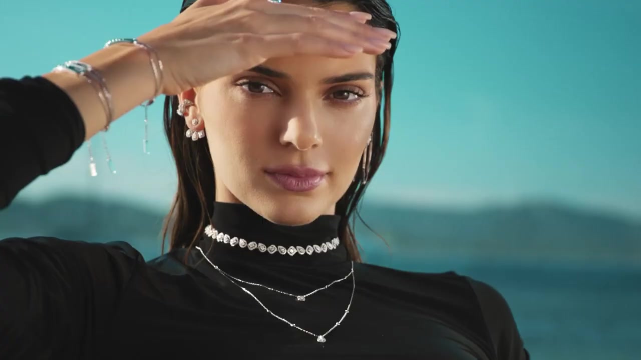 Kendall_Jenner_-_Move_Classic_Collection_5Bd5CKPGcYOrc5D_124.jpg