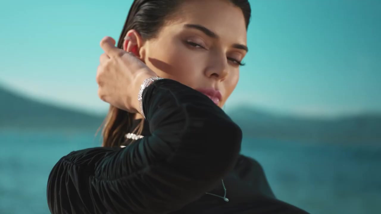 Kendall_Jenner_-_Move_Classic_Collection_5Bd5CKPGcYOrc5D_192.jpg