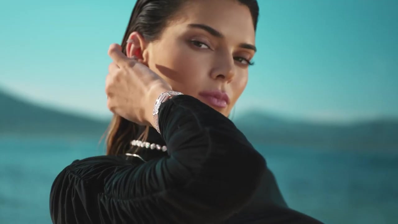 Kendall_Jenner_-_Move_Classic_Collection_5Bd5CKPGcYOrc5D_201.jpg