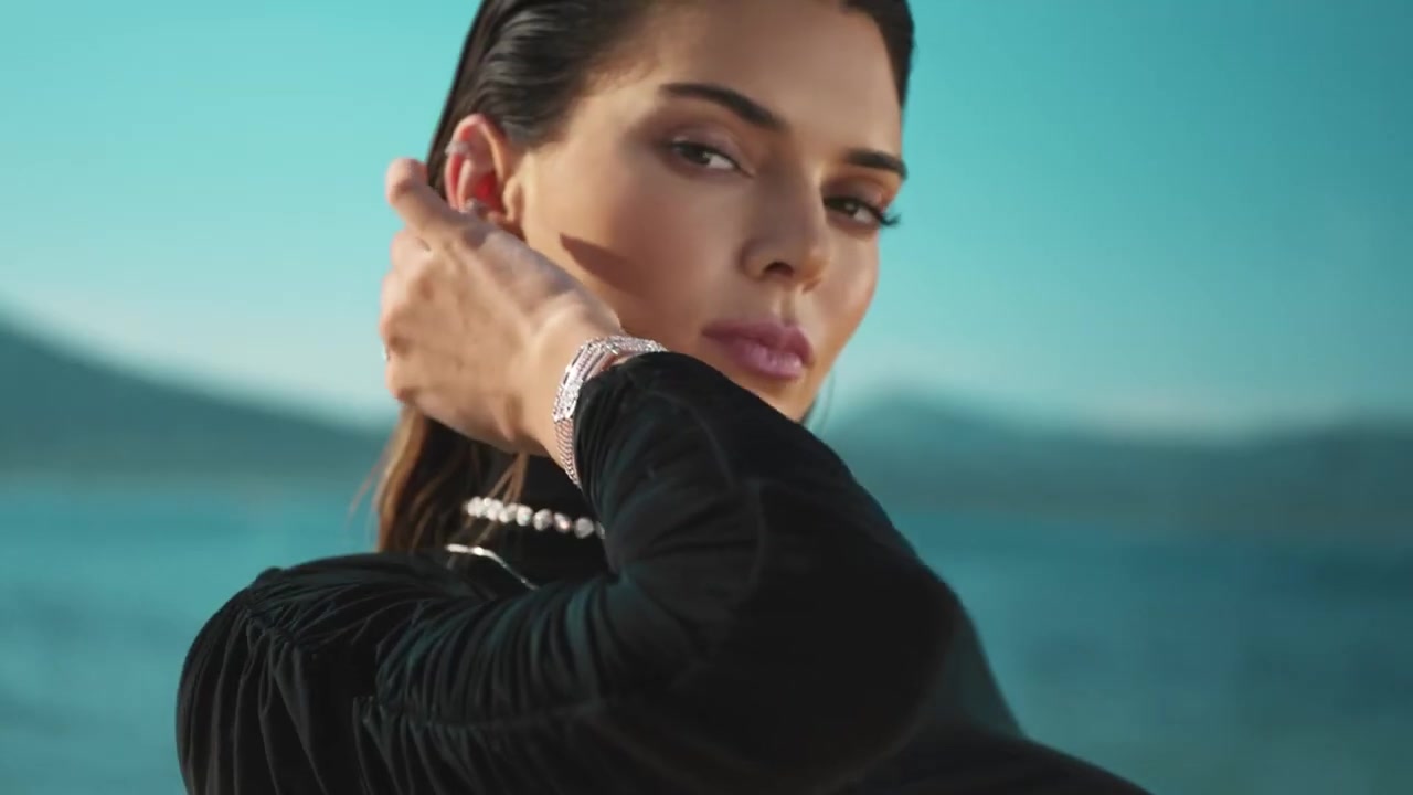 Kendall_Jenner_-_Move_Classic_Collection_5Bd5CKPGcYOrc5D_204.jpg