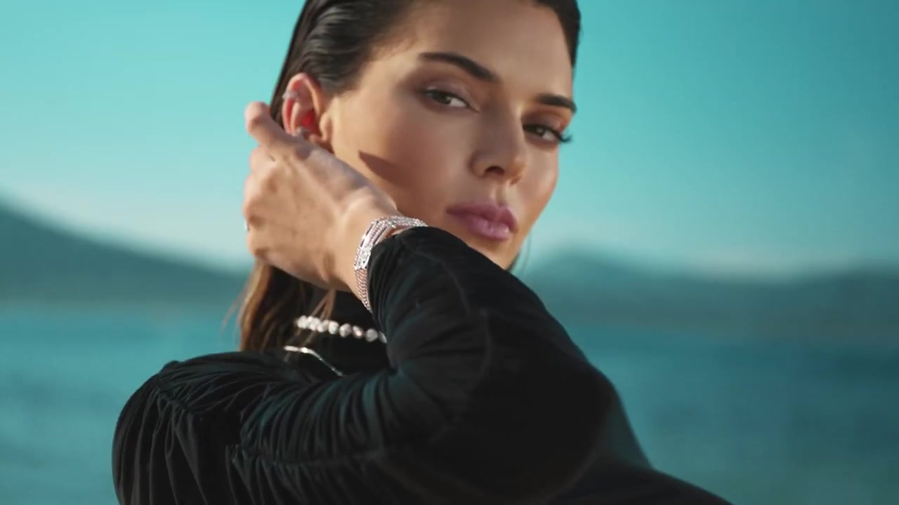 Kendall_Jenner_-_Move_Classic_Collection_5Bd5CKPGcYOrc5D_206.jpg