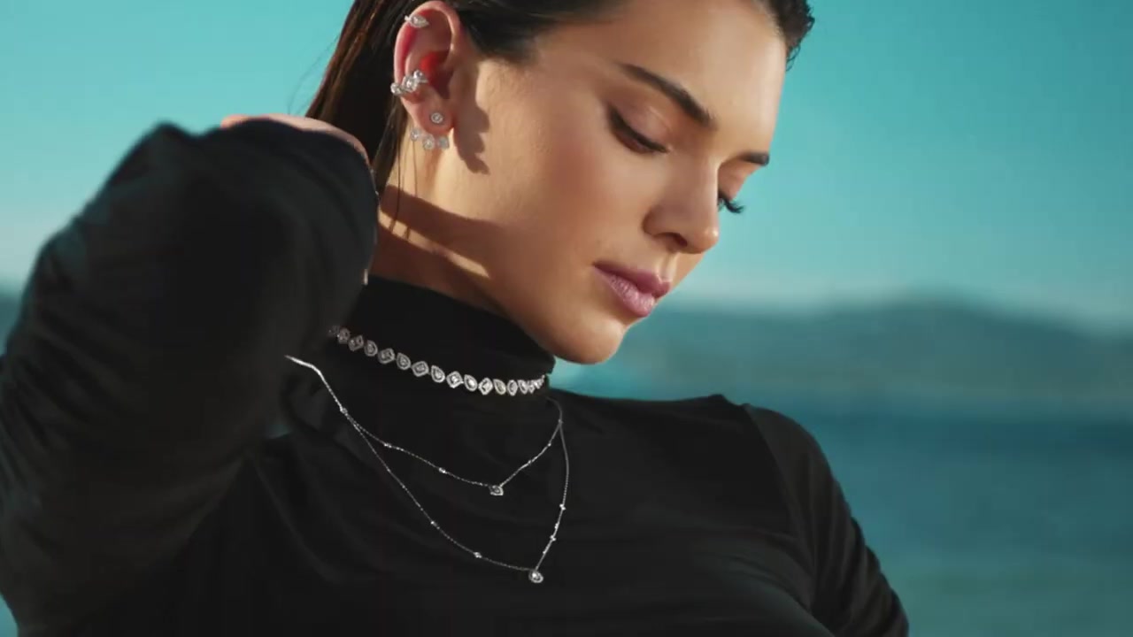 Kendall_Jenner_-_Move_Classic_Collection_5Bd5CKPGcYOrc5D_229.jpg
