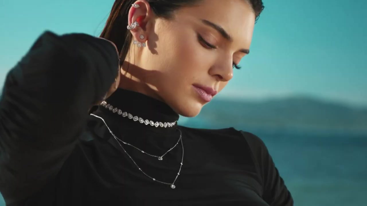 Kendall_Jenner_-_Move_Classic_Collection_5Bd5CKPGcYOrc5D_232.jpg