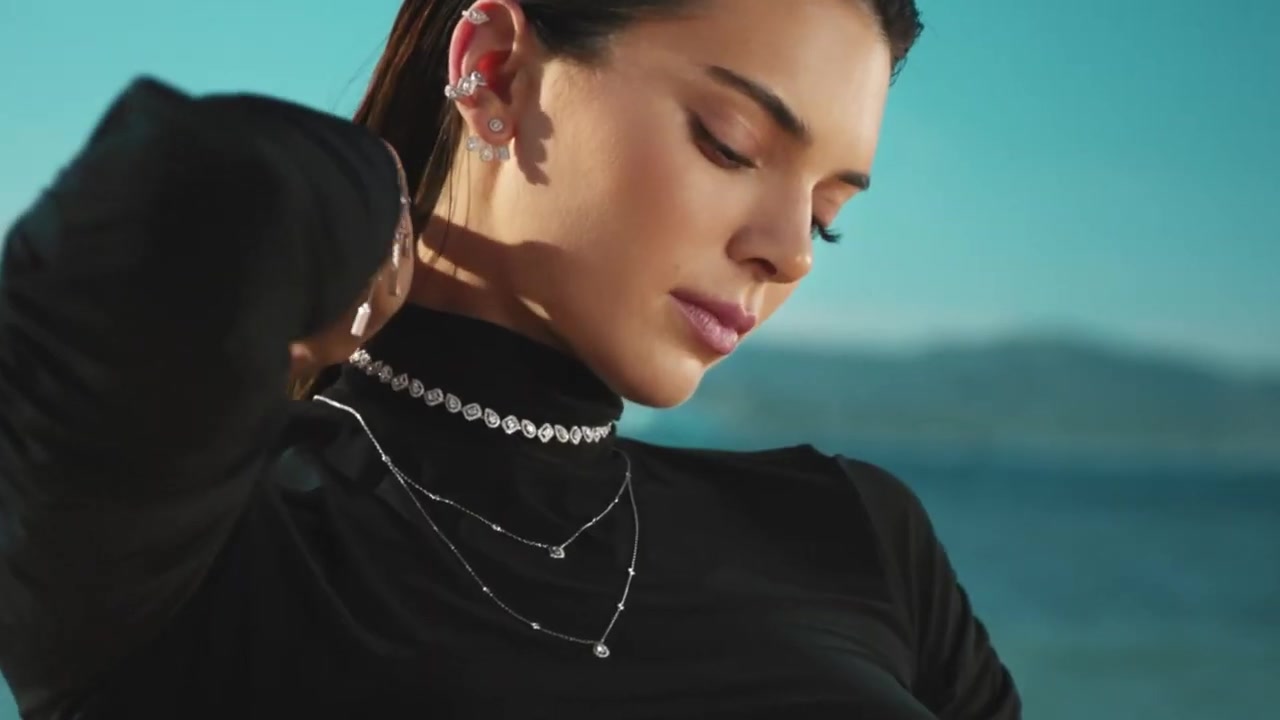 Kendall_Jenner_-_Move_Classic_Collection_5Bd5CKPGcYOrc5D_251.jpg