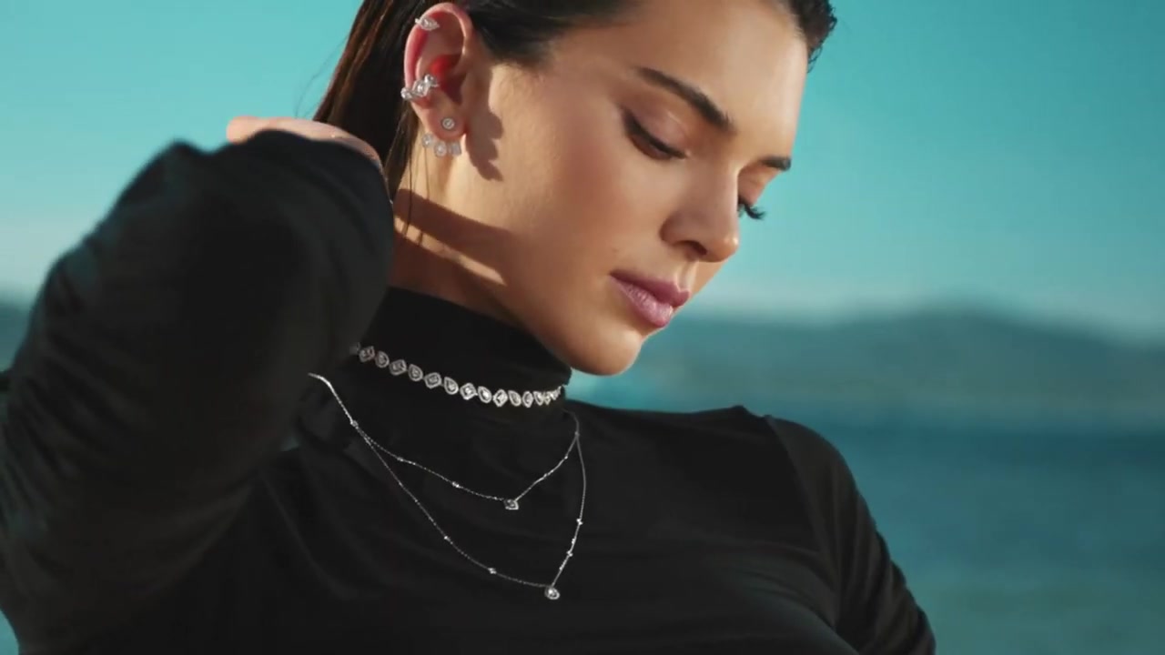 Kendall_Jenner_-_Move_Classic_Collection_5Bd5CKPGcYOrc5D_258.jpg