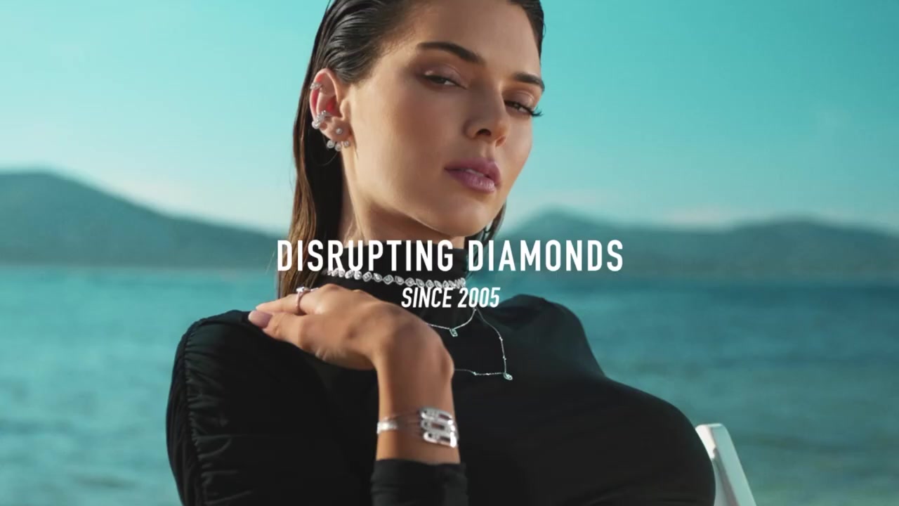 Kendall_Jenner_-_Move_Classic_Collection_5Bd5CKPGcYOrc5D_259.jpg