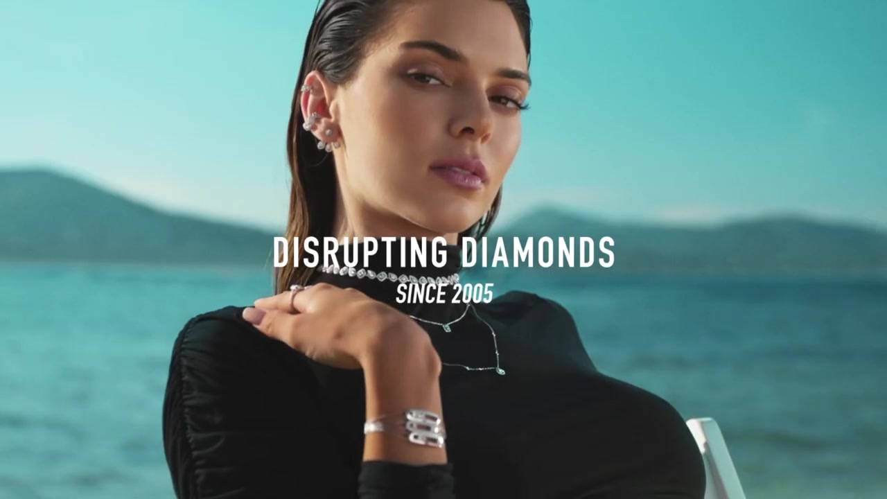 Kendall_Jenner_-_Move_Classic_Collection_5Bd5CKPGcYOrc5D_270.jpg