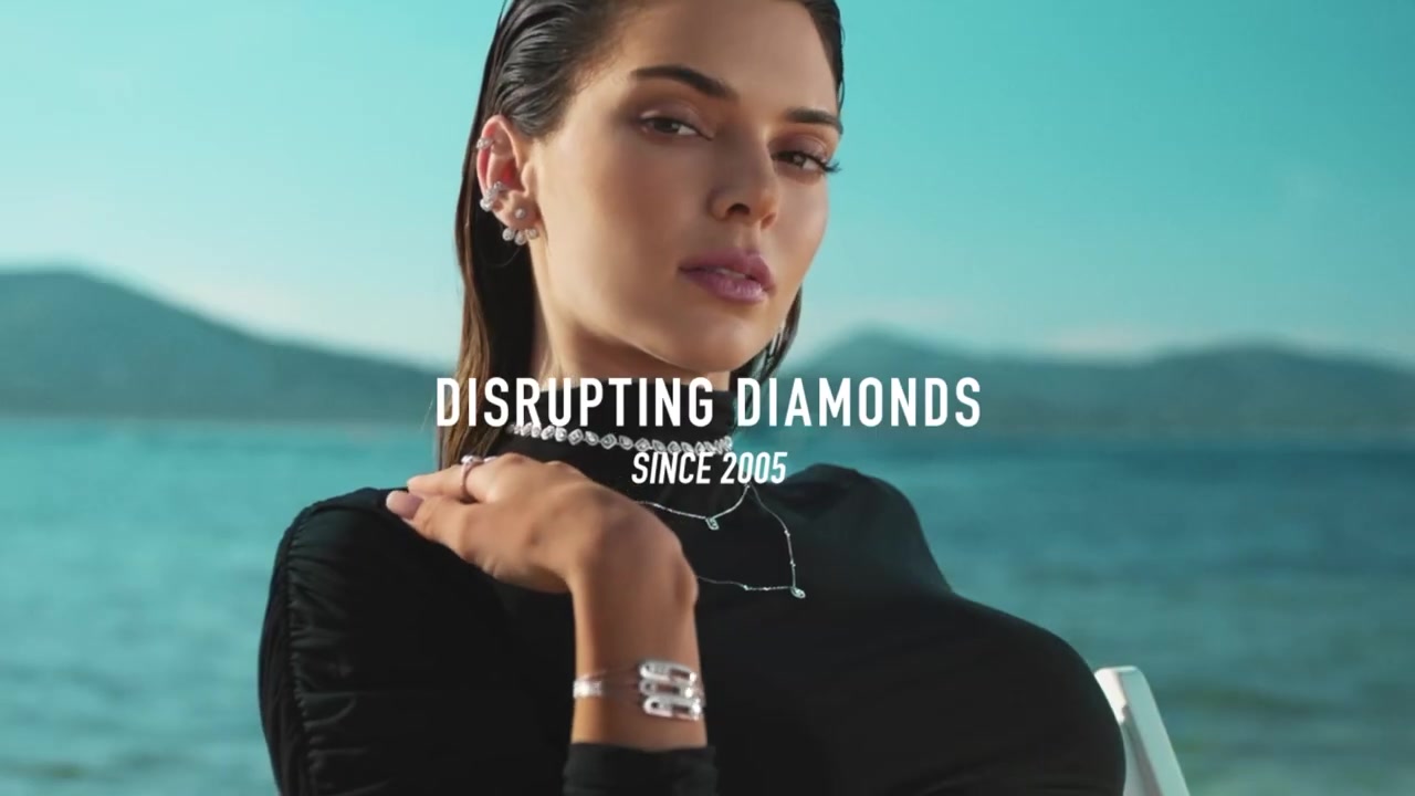 Kendall_Jenner_-_Move_Classic_Collection_5Bd5CKPGcYOrc5D_276.jpg