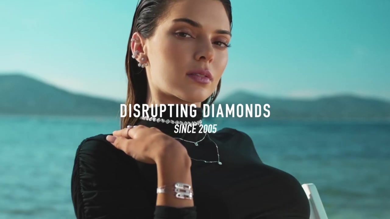 Kendall_Jenner_-_Move_Classic_Collection_5Bd5CKPGcYOrc5D_280.jpg
