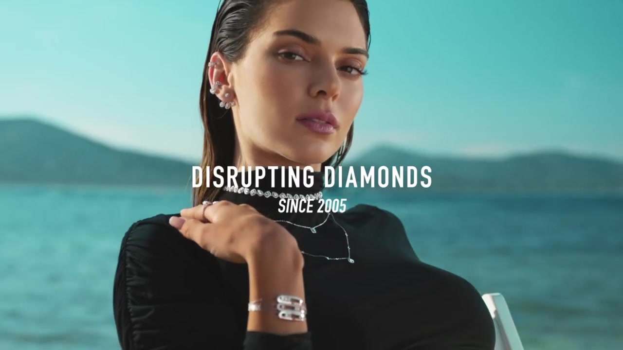 Kendall_Jenner_-_Move_Classic_Collection_5Bd5CKPGcYOrc5D_285.jpg