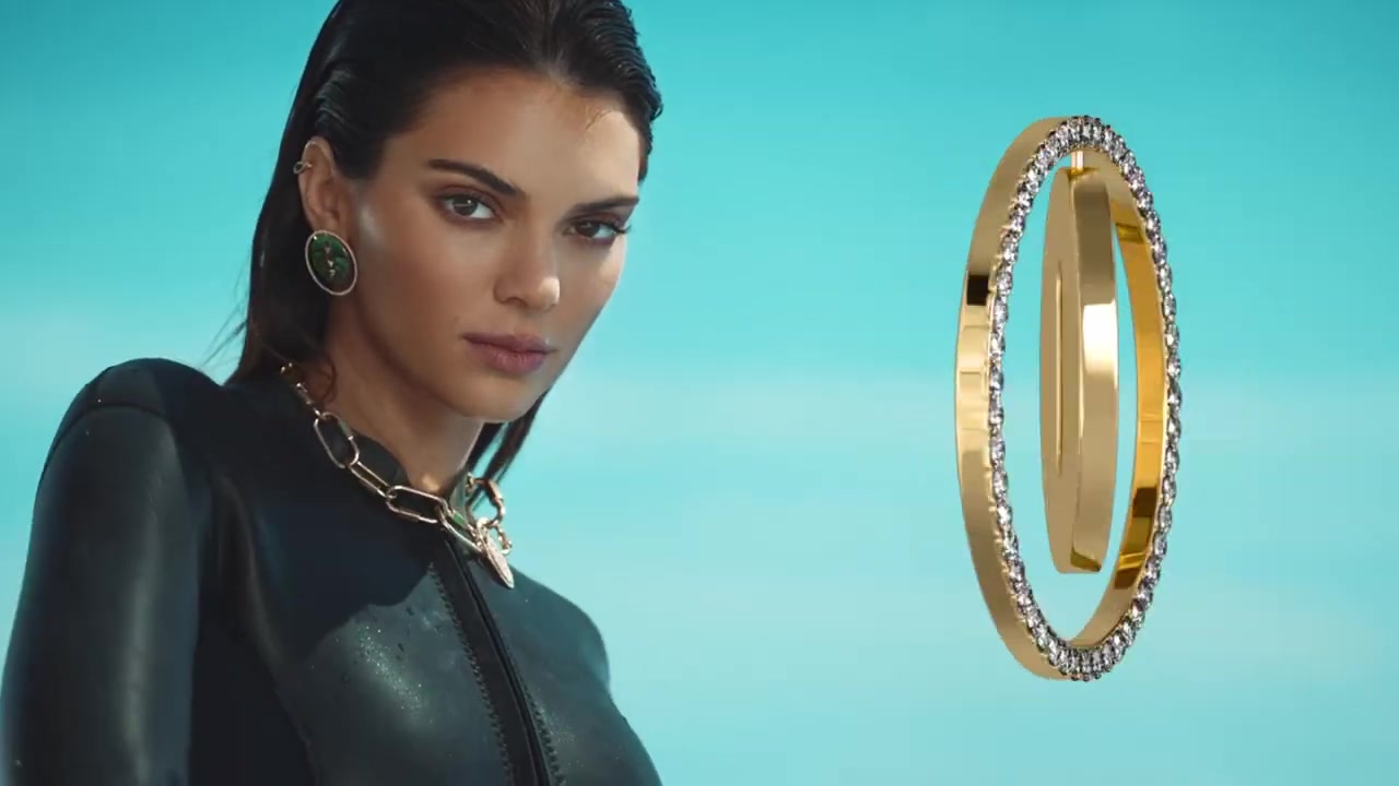 Kendall_Jenner_-_Lucky_Move_Collection_5BrXSvacGwsT45D_050.jpg