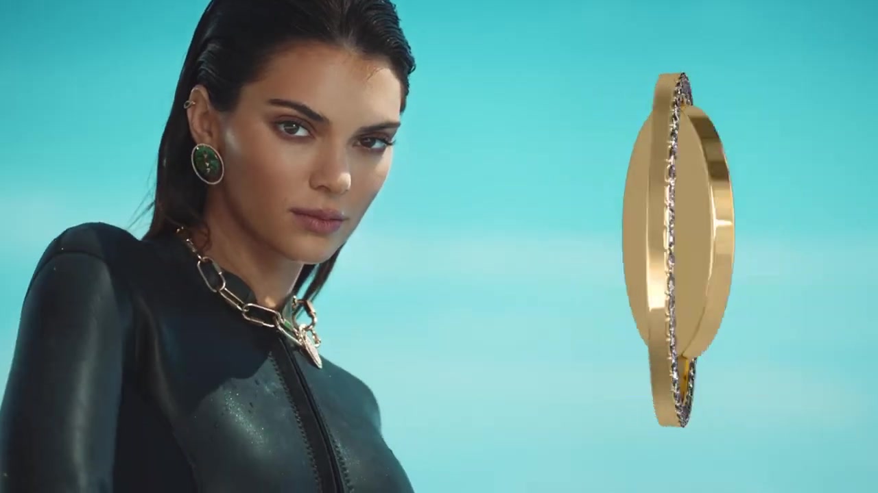 Kendall_Jenner_-_Lucky_Move_Collection_5BrXSvacGwsT45D_051.jpg