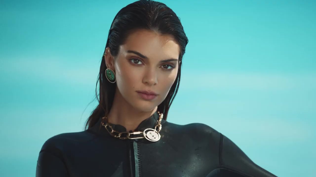 Kendall_Jenner_-_Lucky_Move_Collection_5BrXSvacGwsT45D_090.jpg
