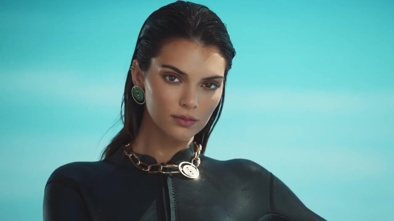 Kendall_Jenner_-_Lucky_Move_Collection_5BrXSvacGwsT45D_098.jpg