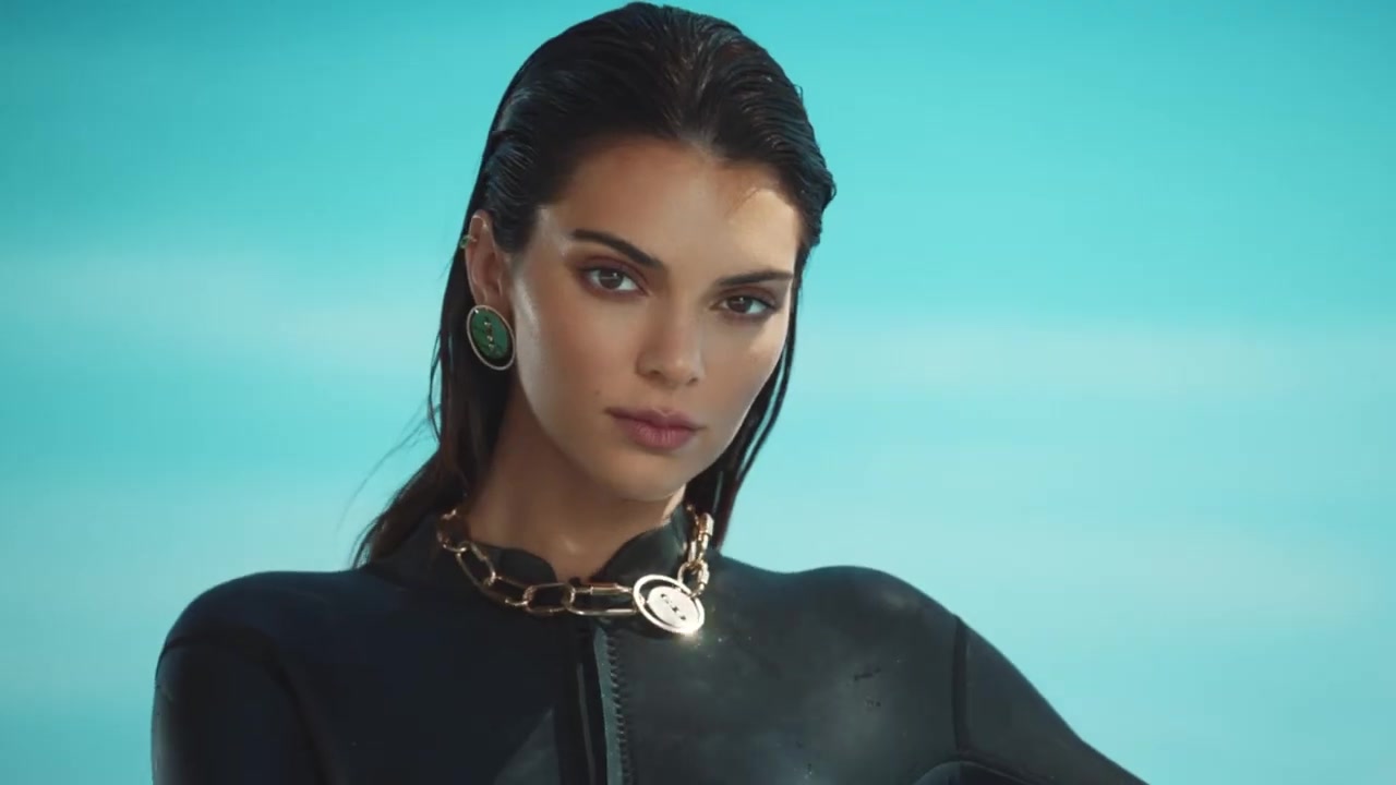 Kendall_Jenner_-_Lucky_Move_Collection_5BrXSvacGwsT45D_099.jpg