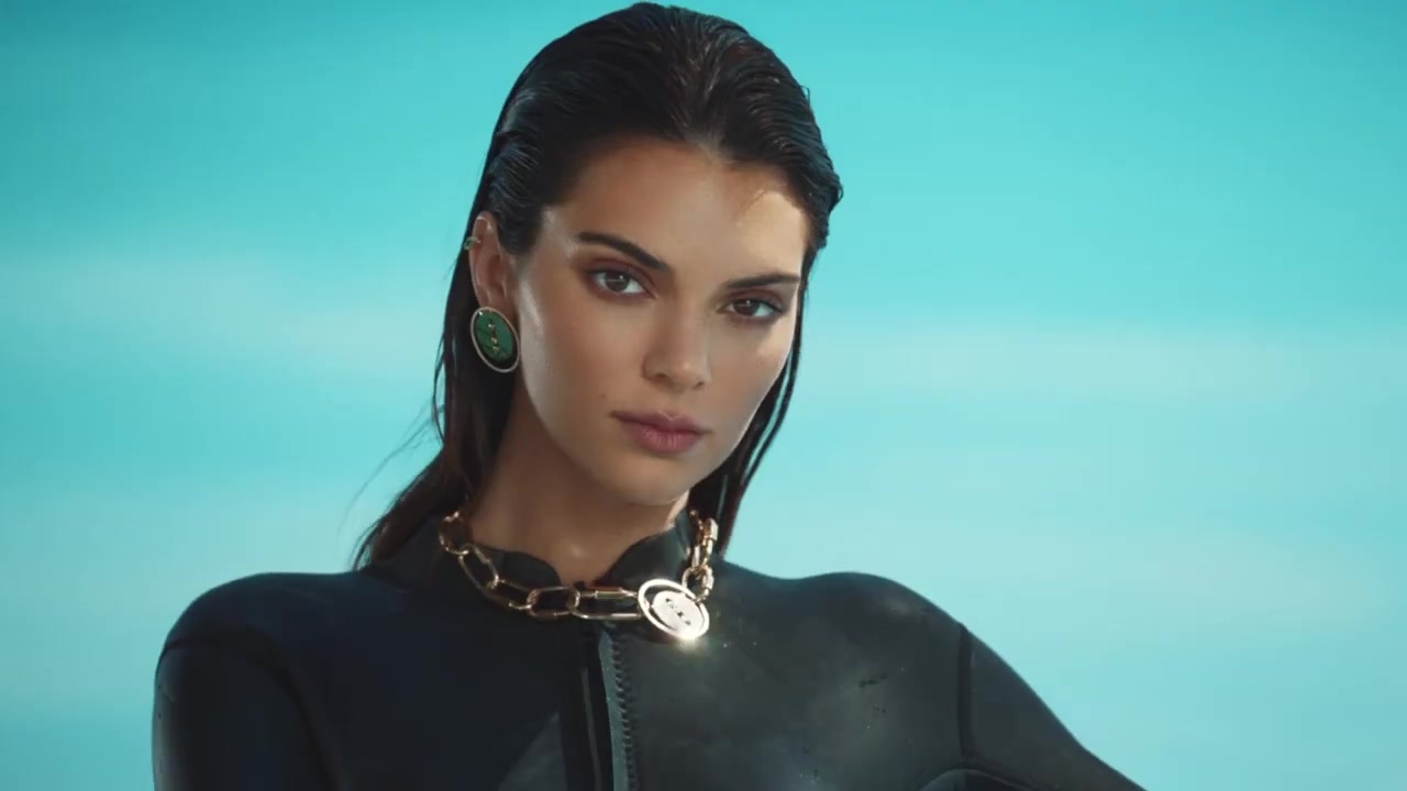 Kendall_Jenner_-_Lucky_Move_Collection_5BrXSvacGwsT45D_100.jpg