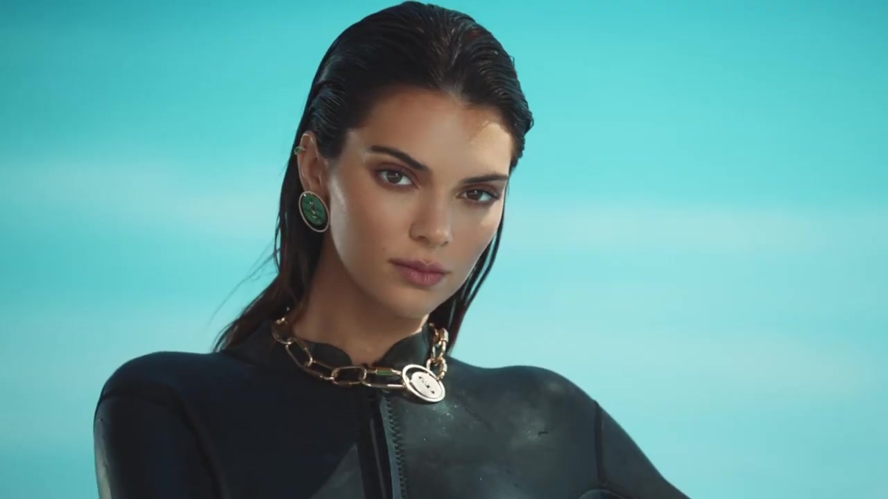 Kendall_Jenner_-_Lucky_Move_Collection_5BrXSvacGwsT45D_106.jpg
