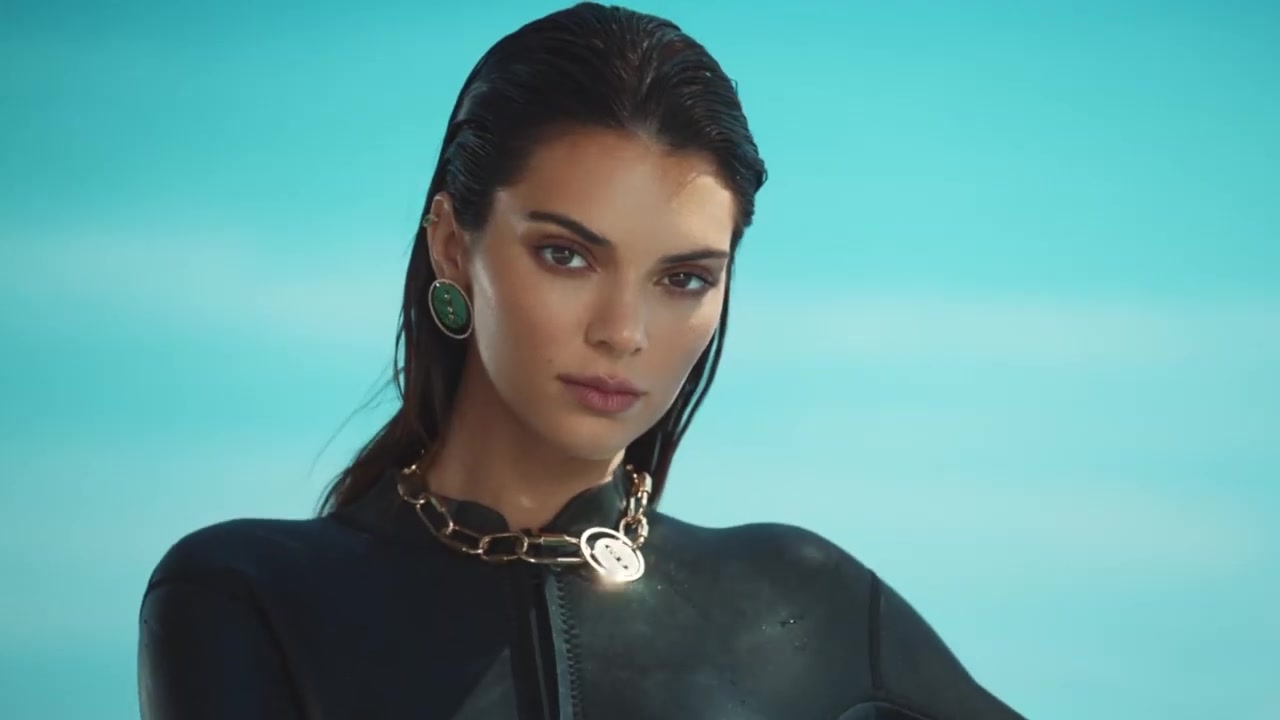 Kendall_Jenner_-_Lucky_Move_Collection_5BrXSvacGwsT45D_111.jpg