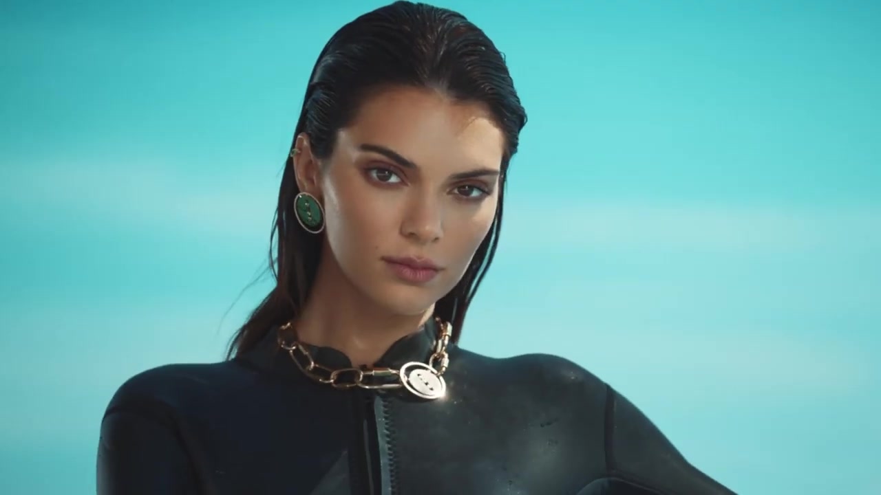 Kendall_Jenner_-_Lucky_Move_Collection_5BrXSvacGwsT45D_117.jpg