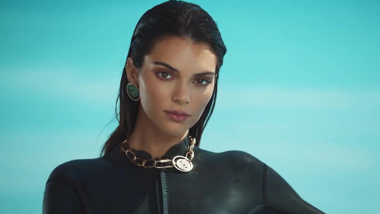 Kendall_Jenner_-_Lucky_Move_Collection_5BrXSvacGwsT45D_120.jpg
