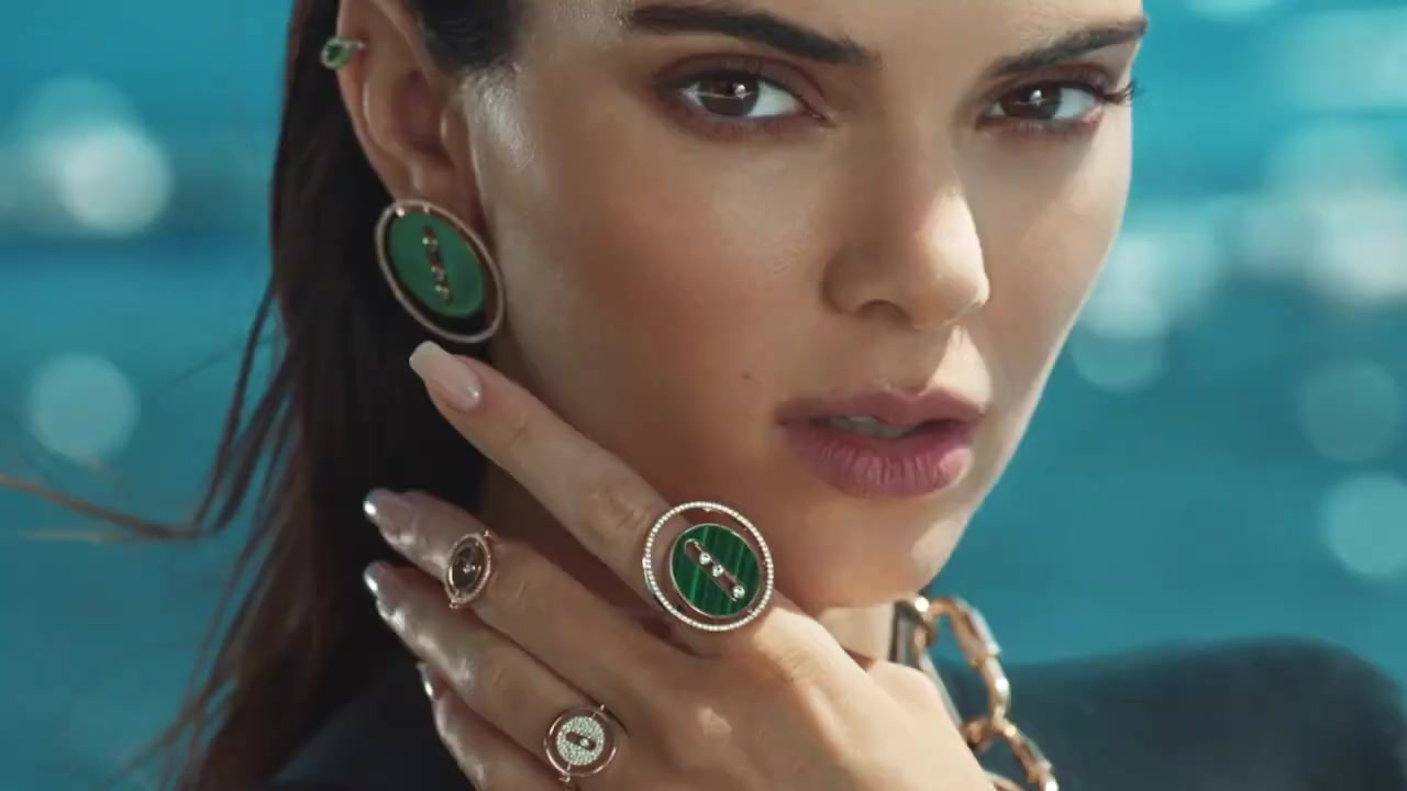 Kendall_Jenner_-_Lucky_Move_Collection_5BrXSvacGwsT45D_159.jpg