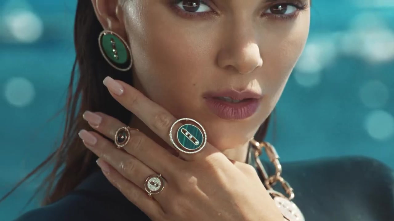 Kendall_Jenner_-_Lucky_Move_Collection_5BrXSvacGwsT45D_217.jpg