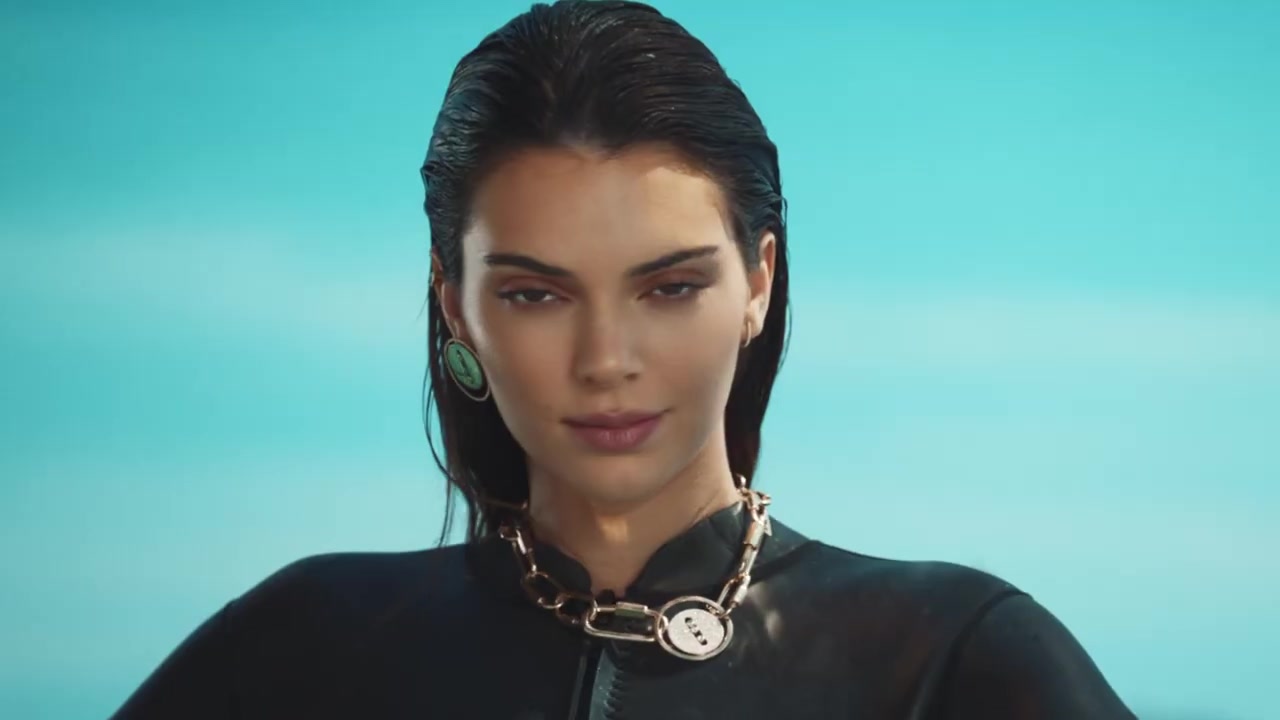 Kendall_Jenner_-_Lucky_Move_Collection_5BrXSvacGwsT45D_231.jpg