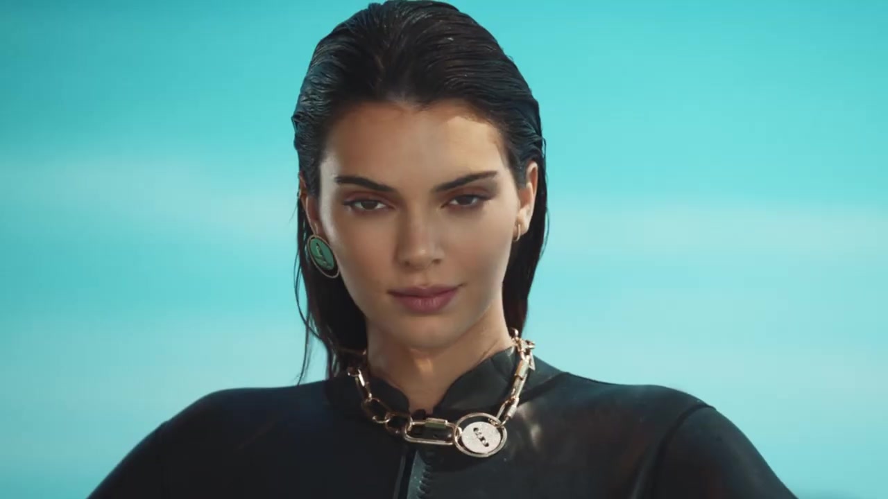 Kendall_Jenner_-_Lucky_Move_Collection_5BrXSvacGwsT45D_233.jpg