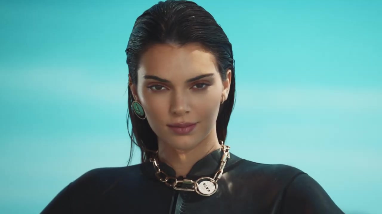 Kendall_Jenner_-_Lucky_Move_Collection_5BrXSvacGwsT45D_234.jpg