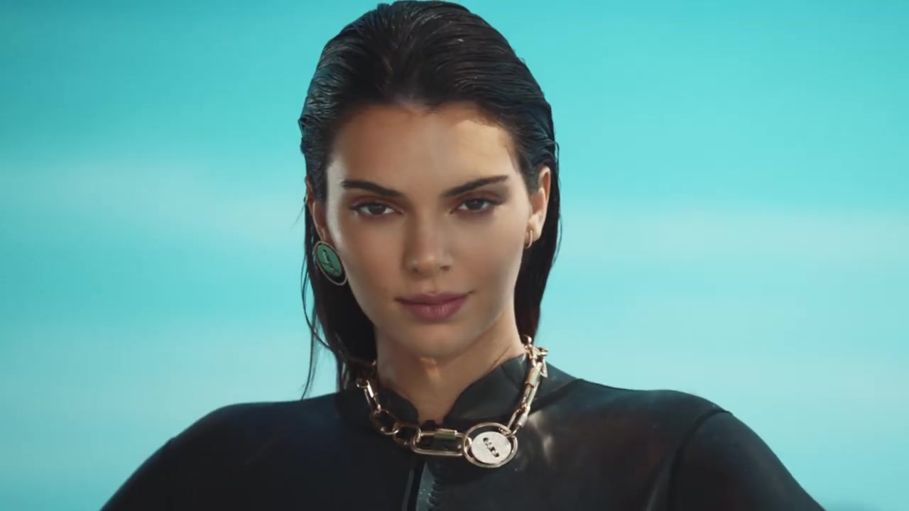 Kendall_Jenner_-_Lucky_Move_Collection_5BrXSvacGwsT45D_236.jpg
