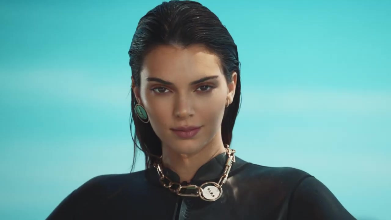 Kendall_Jenner_-_Lucky_Move_Collection_5BrXSvacGwsT45D_237.jpg