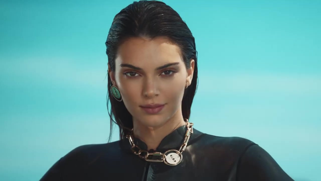 Kendall_Jenner_-_Lucky_Move_Collection_5BrXSvacGwsT45D_238.jpg