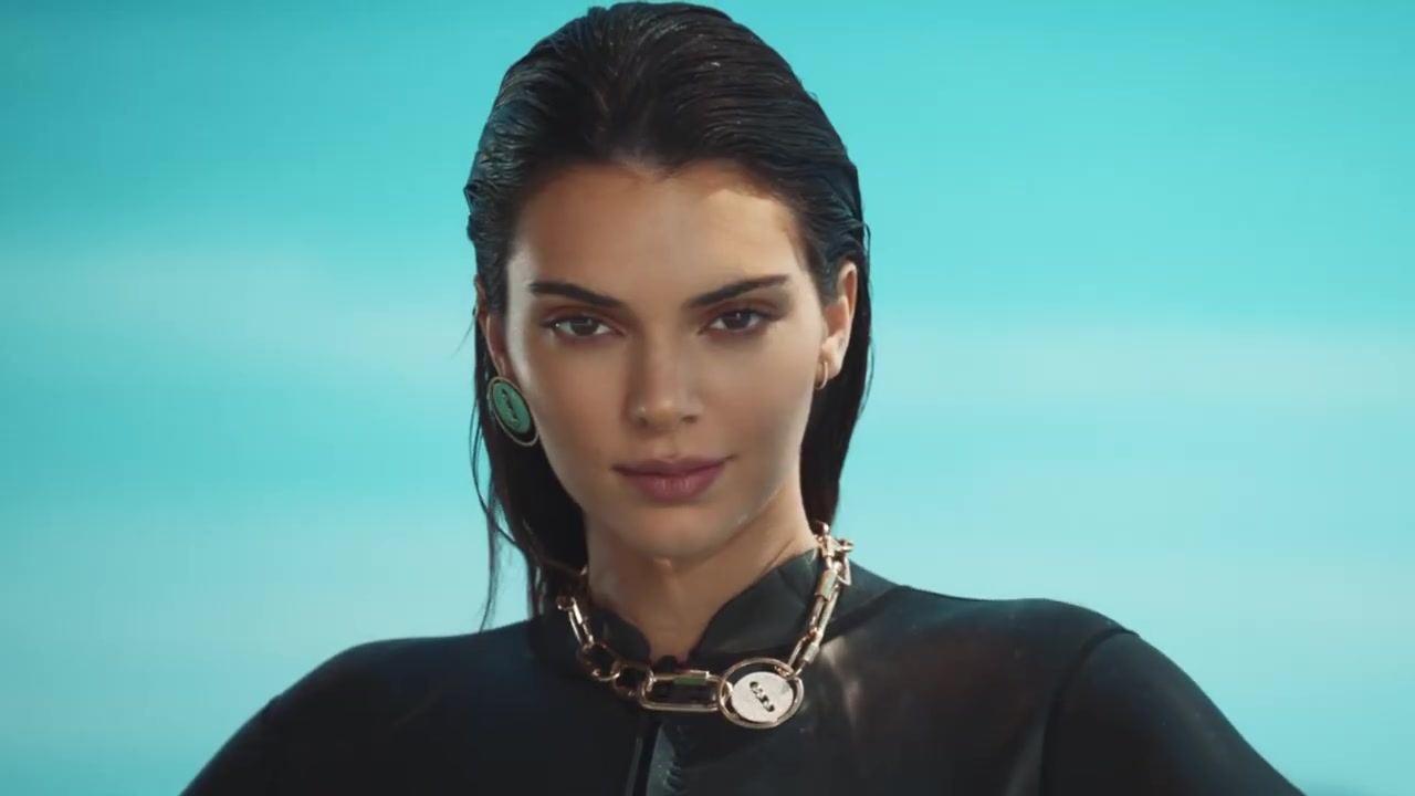 Kendall_Jenner_-_Lucky_Move_Collection_5BrXSvacGwsT45D_239.jpg