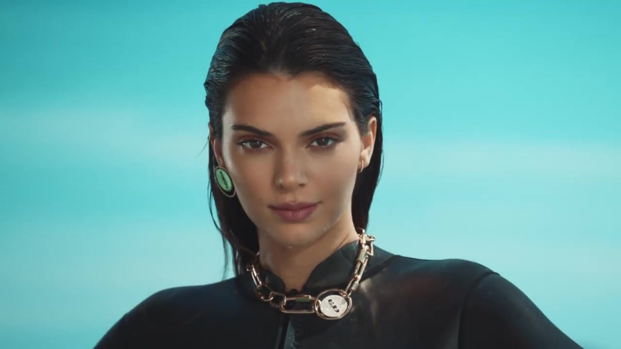 Kendall_Jenner_-_Lucky_Move_Collection_5BrXSvacGwsT45D_244.jpg