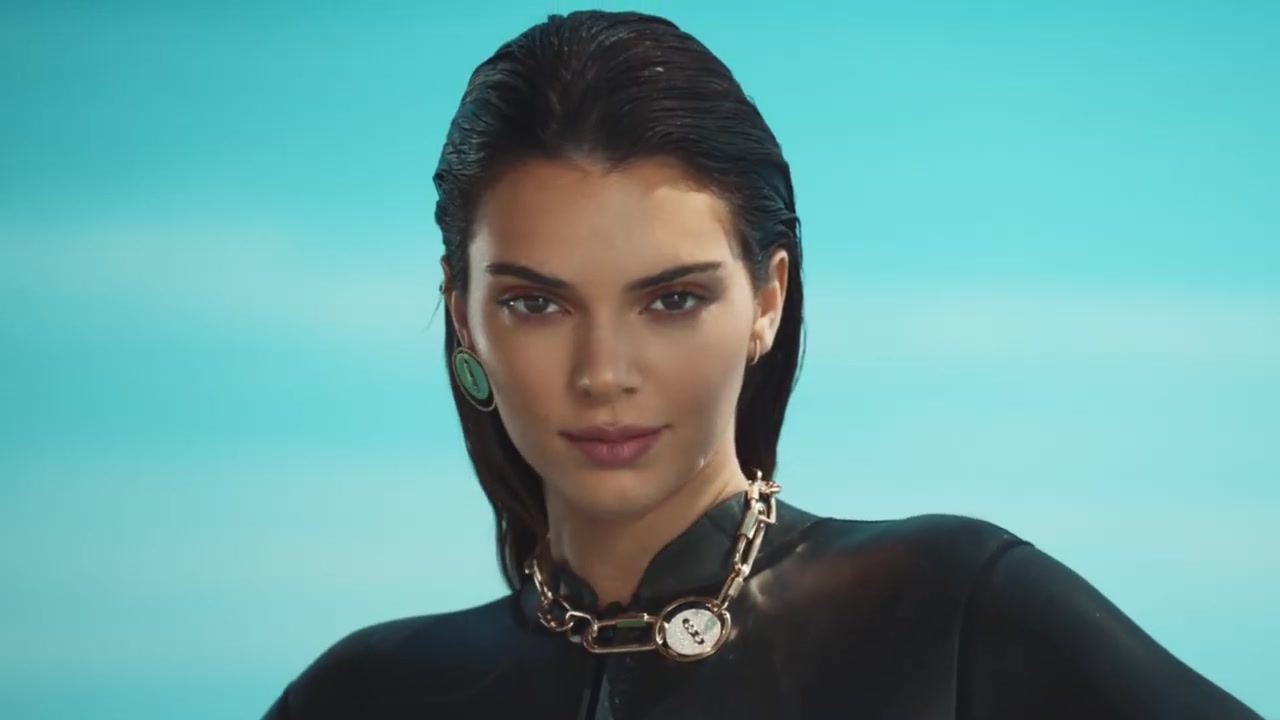 Kendall_Jenner_-_Lucky_Move_Collection_5BrXSvacGwsT45D_256.jpg