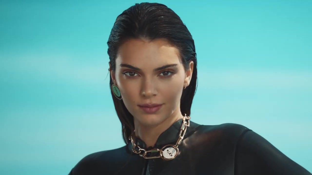Kendall_Jenner_-_Lucky_Move_Collection_5BrXSvacGwsT45D_260.jpg