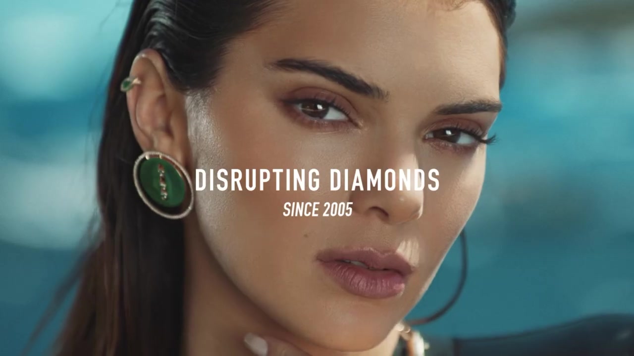 Kendall_Jenner_-_Lucky_Move_Collection_5BrXSvacGwsT45D_267.jpg
