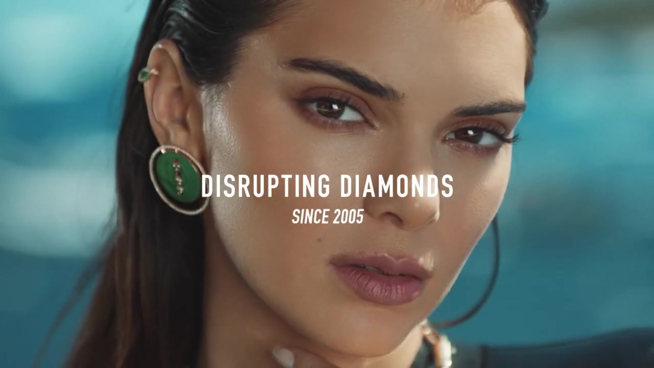 Kendall_Jenner_-_Lucky_Move_Collection_5BrXSvacGwsT45D_279.jpg