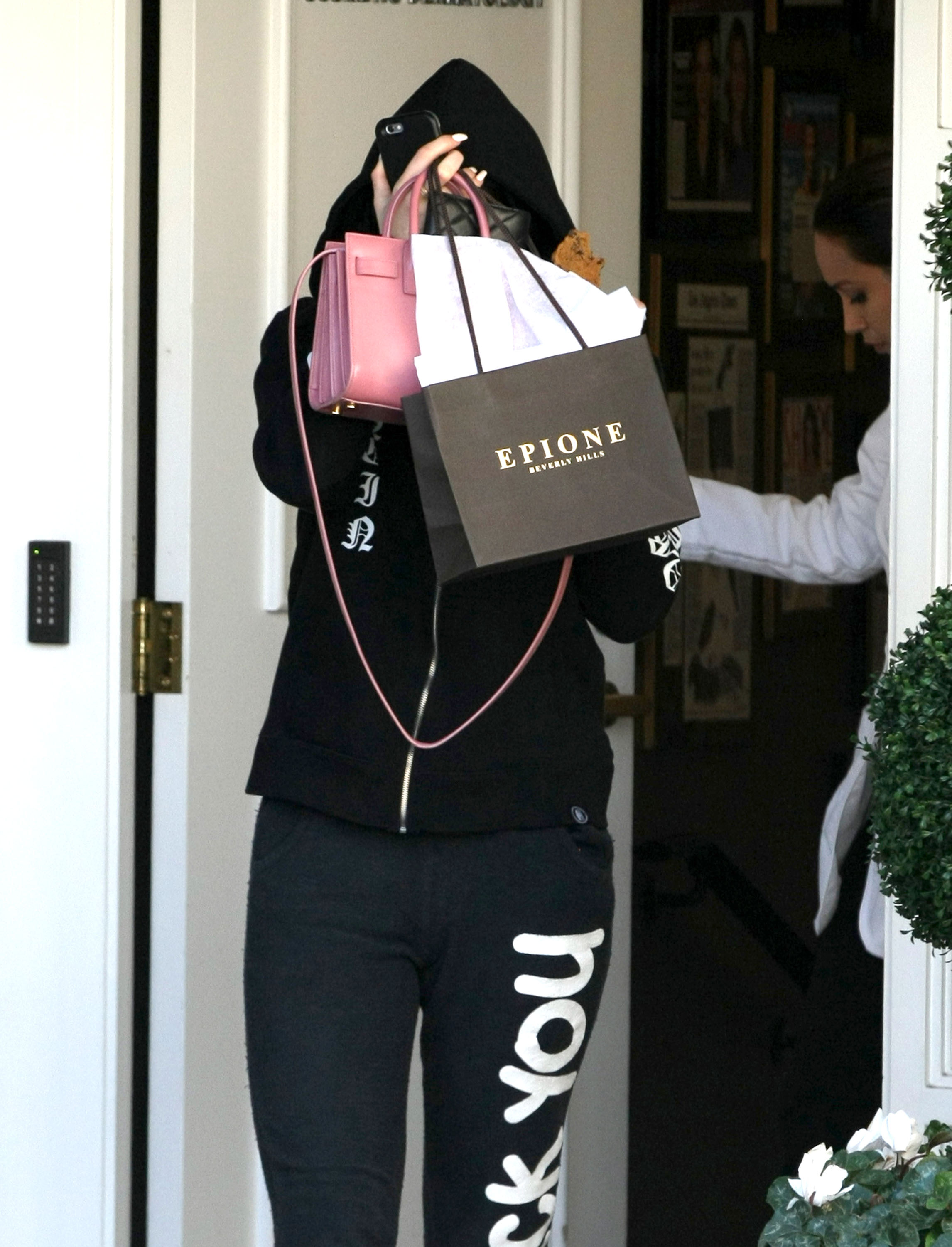 Access_Kardashian_001.jpg