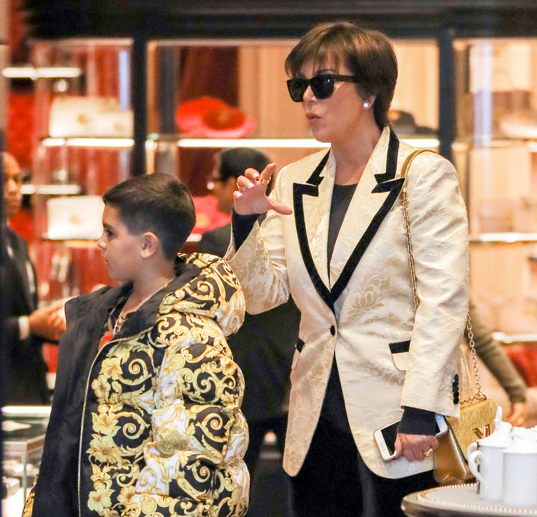 Access_Kardashian_001.jpg