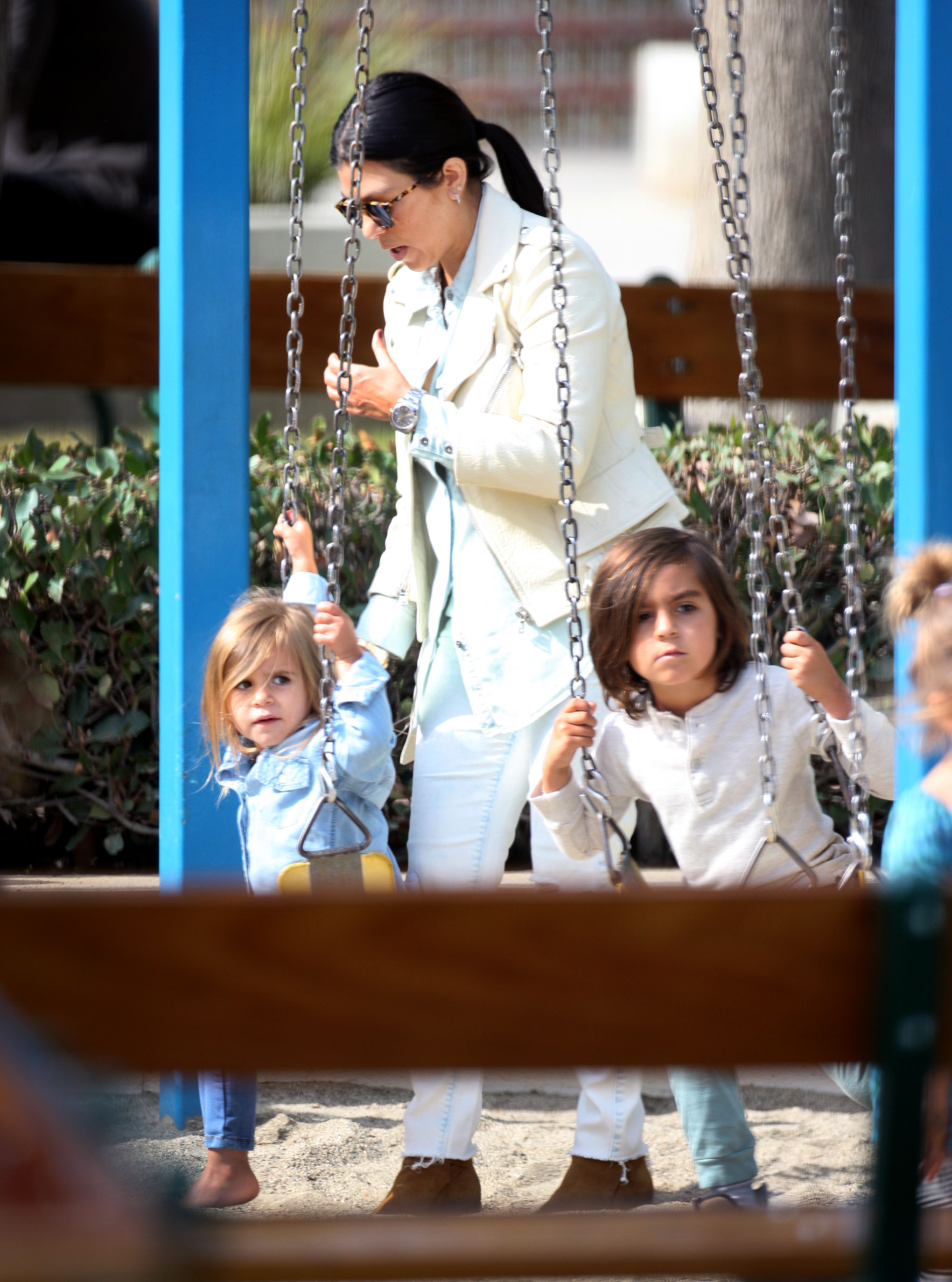 Access_Kardashian_001.jpg