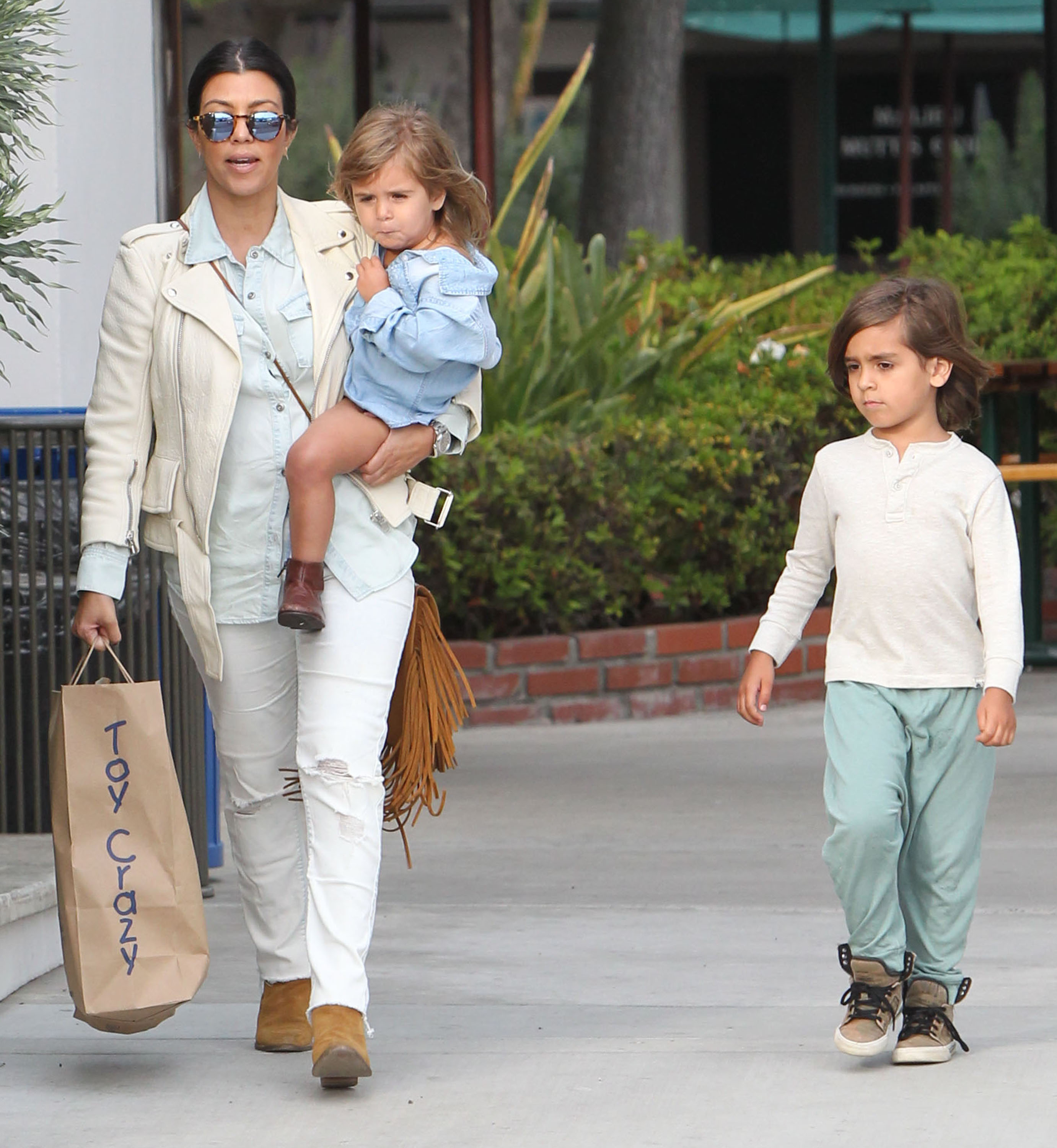 Access_Kardashian_001.jpg