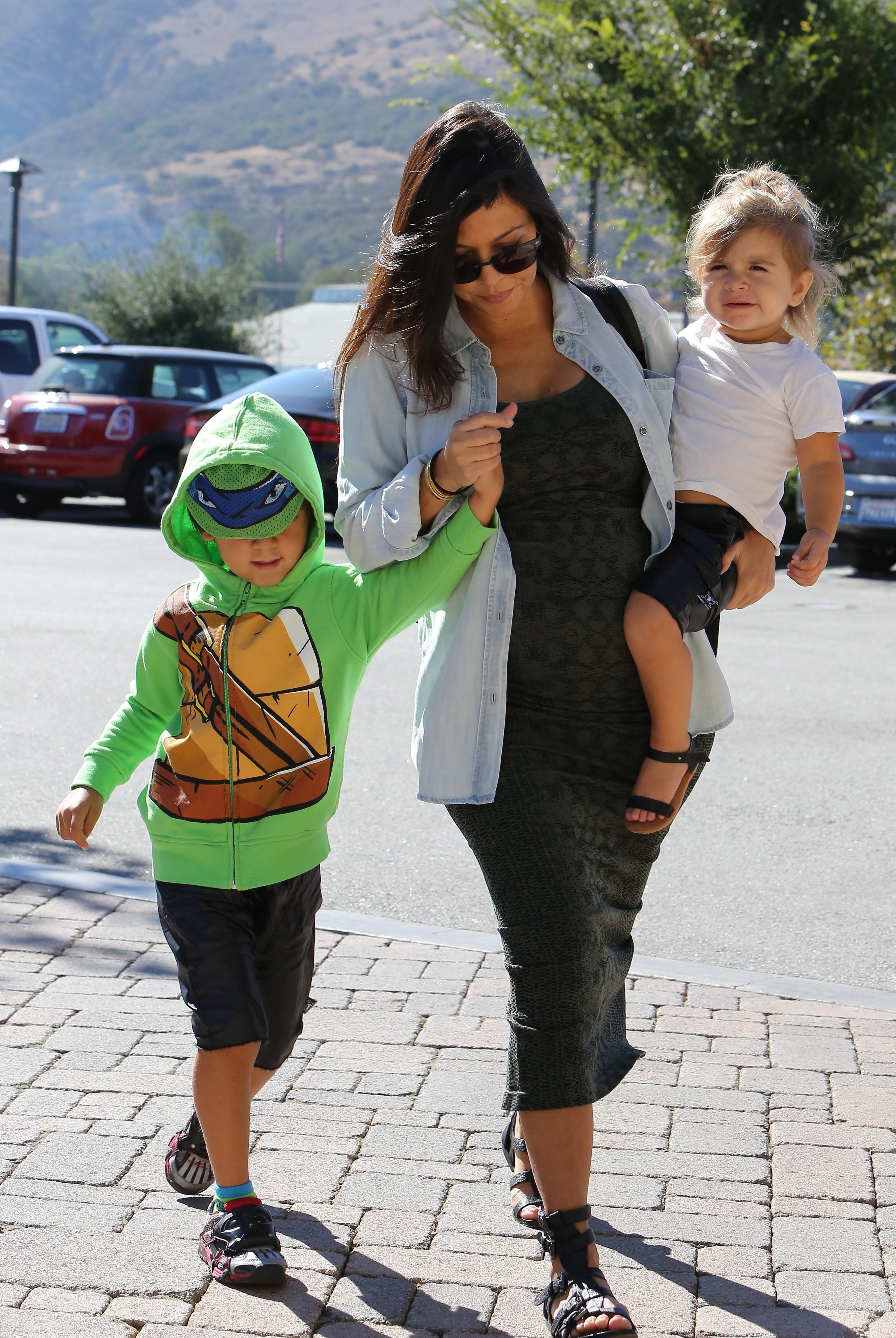 Access_Kardashian_001.jpg
