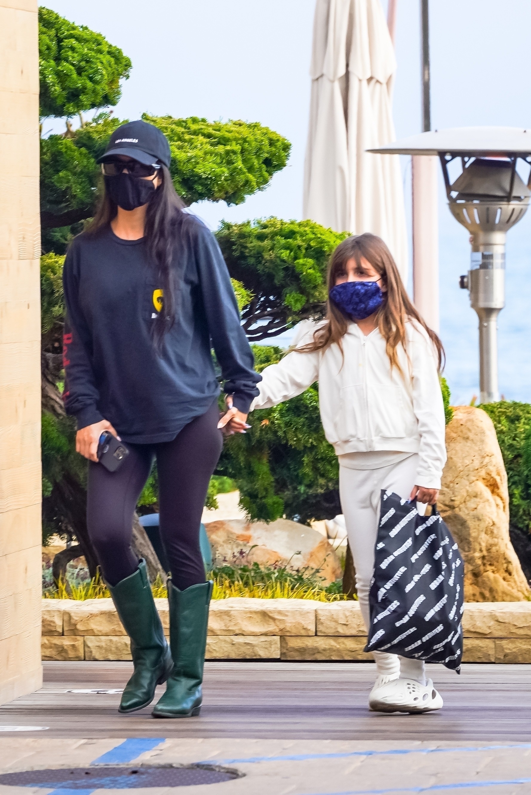 Access_Kardashian_001.jpg